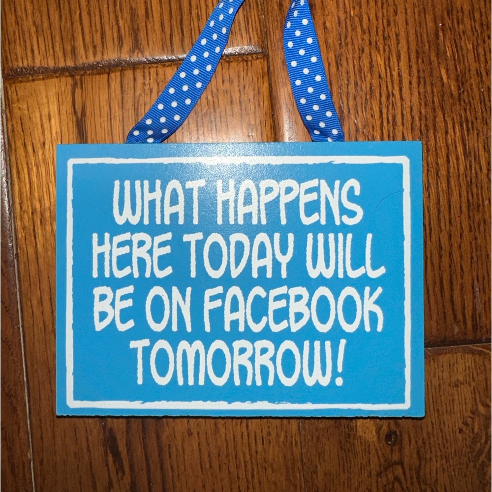Home Decor Fun Wooden Sign”WHAT HAPPENS HERE TODAY WILL BE ON FACEBOOK TOMORROW”